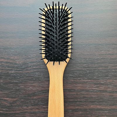 無印のヘアブラシは濡れた髪にも使える？ 寝癖直しにも役立つブナ材